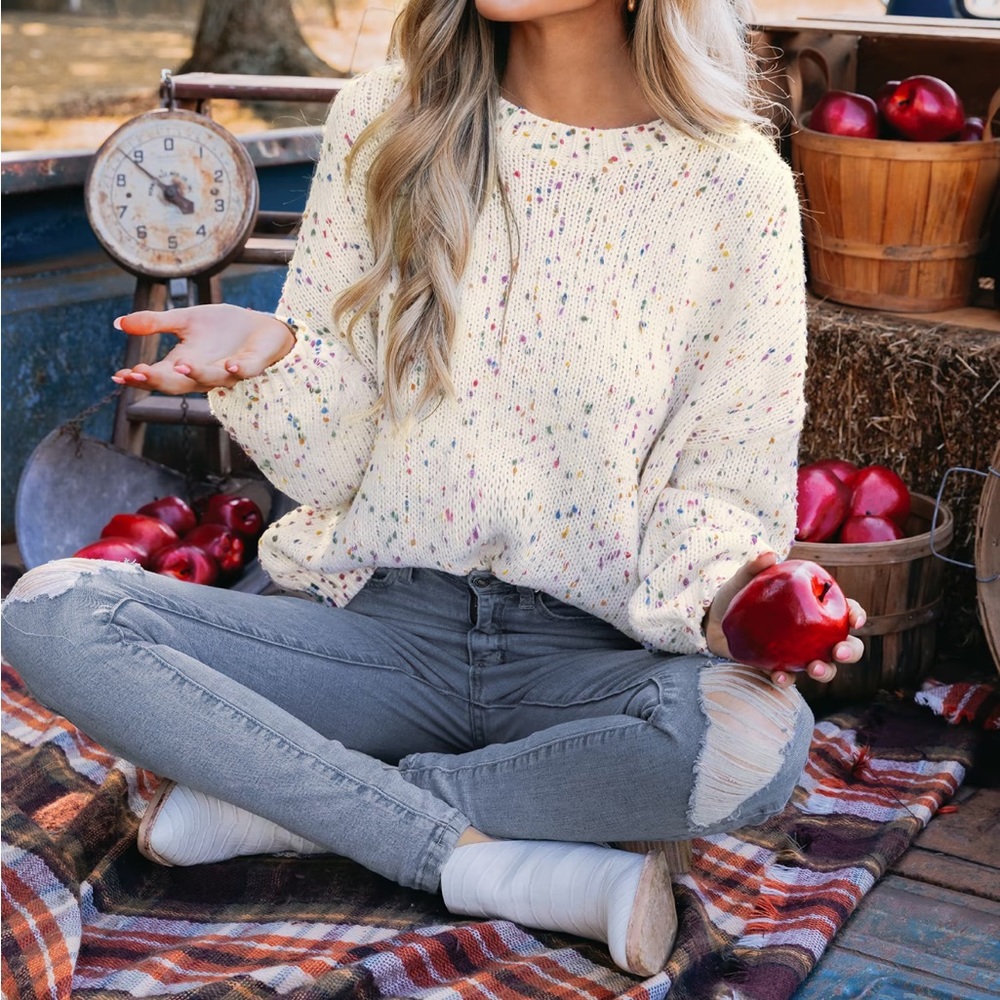 White Cupshe sweater with multicolored oatmeal